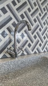 lavabo sassitondi grigio con rivestimento decoro art.2049