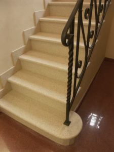 gradini col.17 beige con battiscopa