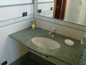top bagno col. 16 verde pieve