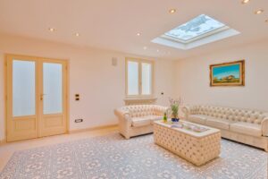 Sala monocolore bianco botticino 09 e tappeto art.2020